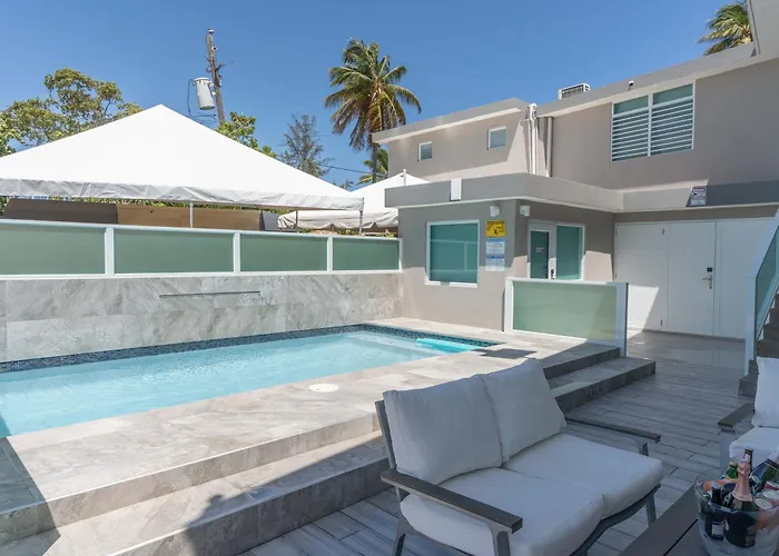 Aqua Terrazas Studio 3 - Beachfront, Pool, Local Fun & Dining