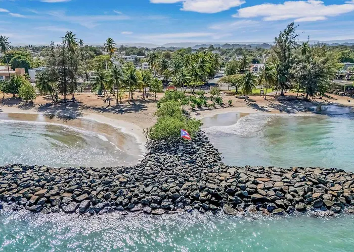 Aqua Terrazas Studio 3 - Beachfront, Pool, Local Fun & Dining